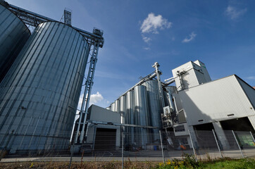 getreidesilos in worms-rheindürkheim