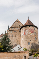 Obraz premium Porrentruy, Pruntrut, Schloss, Stadt, Altstadt, Schloss, Pruntrut, Hahnenturm, Rundturm, Jura, Sommer, Herbst, Schweiz