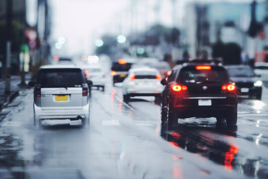 雨の日の運転 交通イメージ