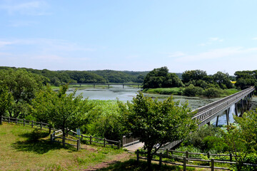 大沢内ため池公園にある溜池と大沢内大橋としらさぎ橋の風景　　青森県北津軽郡中泊町