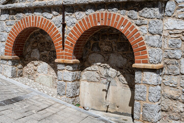 Wasserzisterne im Dorf Karies, Insel Chios, Ägäis, Griechenland