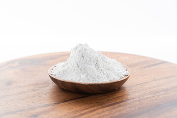 Fototapeta na wymiar flour in a bowl