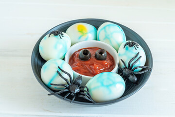 Fun Halloween food ideas for kids. Ketchup monster face and Halloween spiderweb eggs.
