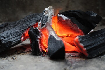 キャンプの炭火