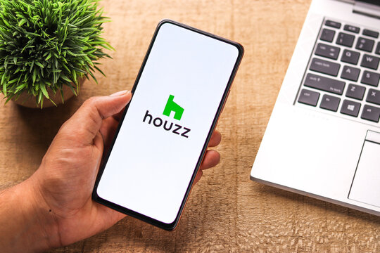 West Bangal, India - September 28, 2021 : Houzz logo on phone screen stock image.