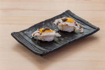 Nigiri con huevos de codorniz