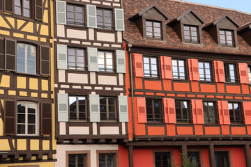 Fototapeta na wymiar Elsässische Fachwerkfassaden im Straßburger Gerber- und Mühlenviertel an der Pont Saint-Martin