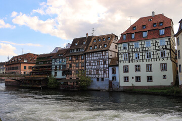 Fototapeta na wymiar Historisches Straßburg; An der Ill im Mühlenviertel bei Pont Saint-Martin