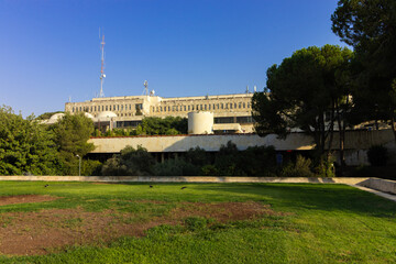 Fototapeta na wymiar jerusalem-israel. 26-08-2021. The building of Hadassah Hospital on Mount Scopus