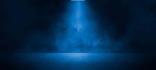 Poster Lege donkerblauwe abstracte cementmuur en studioruimte met rook drijven op de binnentextuur voor de muurachtergrond van displayproducten © chiew