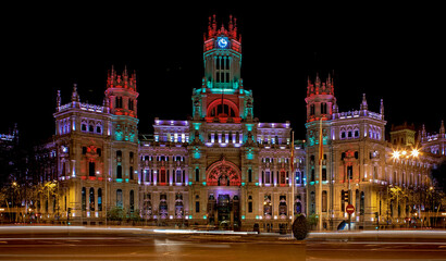 Fototapeta na wymiar Christmas lighting of the Plaza de la Cibeles, where you can see the Palacio de Correos