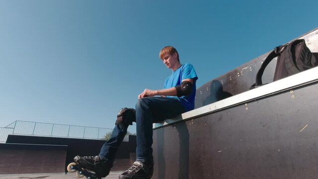 Wear protection in a skate park on roller skates