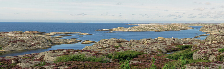 Fototapeta na wymiar Panoramaaussicht von der schwedischen Schäreninsel Härön auf das Skagerrak