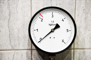 A device for measuring the pressure of gas, water or steam. High pressure gauge. Manometer