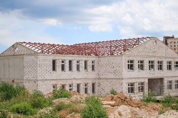 Obraz premium Advertisement on the construction site with crane