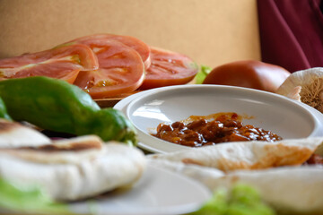 Frijoles Mexicanos con carne y tortitas de  ma&iacute;z 