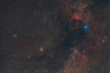 Bright stars, the Milky Way, and nebulae in the constellation cygnus photographed from Mannheim in Germany. © David Hajnal