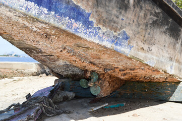 Detalhes do casco de um barco de madeira