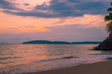 Fototapeta premium Pai Plong beach during cloudy sunset, Thailand