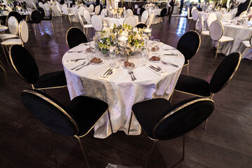 Elegant jewish wedding party with white and green tones and beautiful light design