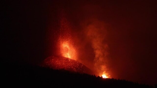 Erupci&oacute;n volc&aacute;nica del volc&aacute;n Cumbre Vieja en la Isla de La Palma en Las Canarias.