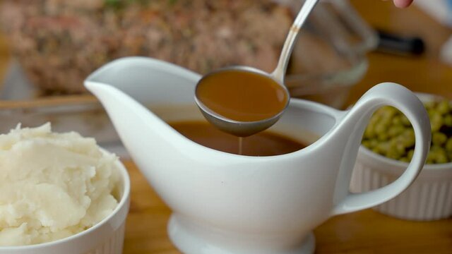 gravy sauce in sauce pod with mashed potato