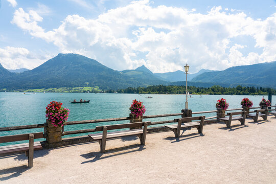 Austria, St. Wolfgang im Salzkammergut, Promenade at Wolfgangsee