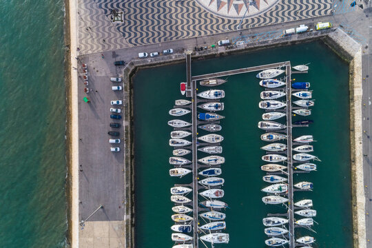 Portugal, Lisbon, Overhead view of rows of boats at marina Doca do Espanhol