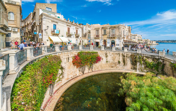 The Fountain of Arethusa and Siracusa (Syracuse) in a sunny summer day. Sicily, Italy.