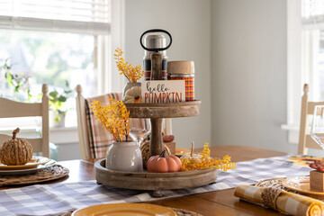 Fototapeta na wymiar Autumn table decorations in a light and bright dining room