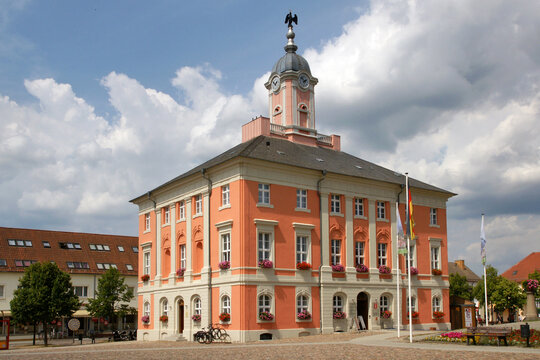 Rathaus Templin an einem sonnigen Tag
