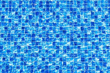 Fundo de uma textura de piscina com a sensação da água em movimento. Estampa em mosaico de...