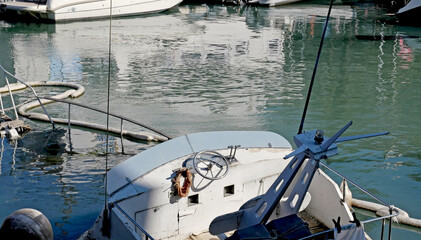 Motor yacht sunk in the harbor