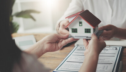 Real estate broker has given the house to customers who bought the house with insurance,...