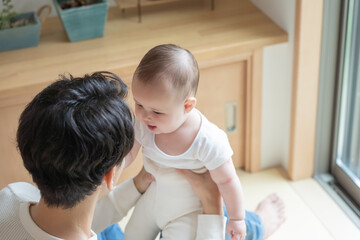 子育てをする父親