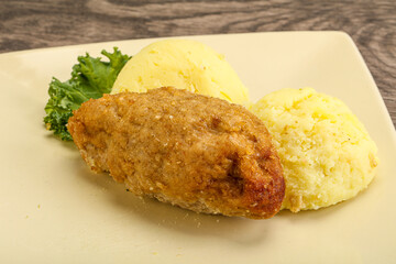 Crispy chicken cutlet with mashed potato