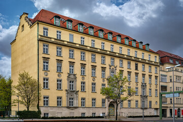 Fototapeta na wymiar Denkmalgeschütztes ehemaliges Verwaltungsgebäude der Grosshandels- und Lagerei-Berufsgenossenschaft in Berlin-Wilmersdorf