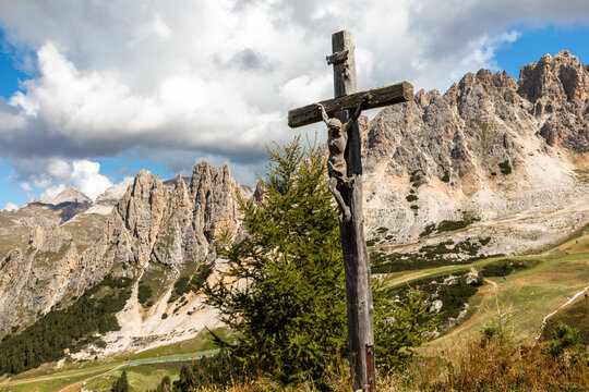Blick vom Bustac auf die Cirspitzen beim Gr&ouml;dner Joch, S&uuml;dtirol