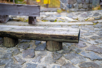 Fototapeta premium 富山県立山町の立山の秋の紅葉の季節に登山している風景 Scenery of climbing Tateyama Mountain in Tateyama Town, Toyama Prefecture, Japan during the season of autumn leaves. 