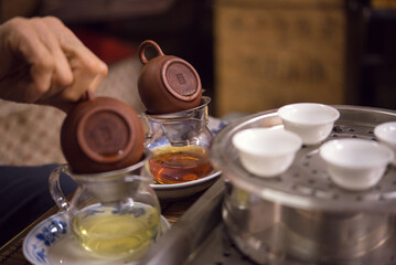 Chinese tea tasting in traditional tea shop, Hong Kong　伝統的な中国茶専門店でお茶の試飲 香港