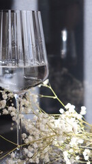 Obraz na płótnie Canvas glass of water with flowers