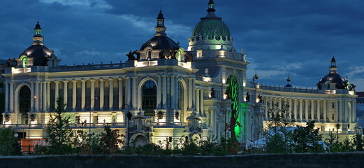 Obraz premium Kazan, TatarstanRussia - 07 29 2013: the building of the Palace of the Farmers in the evening, at dusk.