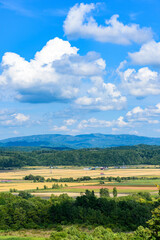 Fototapeta premium 萌の丘 素晴らしい道央の穀倉地帯を望む