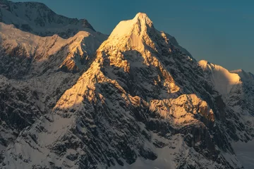 Papier Peint photo Denali Sunset light shines on snow covered peaks in the Alaska Range of