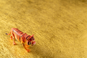 虎と金色の素材　2022年　干支