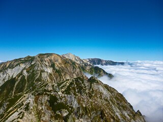 日本の山　唐松岳山頂から白馬岳へ続く稜線　9月
