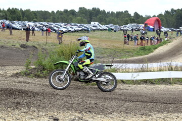 Obraz premium person riding a motorcycle