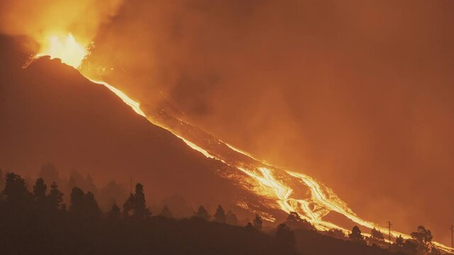 Timelapse Vulkan La Palma mit Lavastrom 4K BT2020