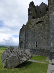 Fototapeta na wymiar La Roca de Cashel, bonitas ruinas medievales de Irlanda.