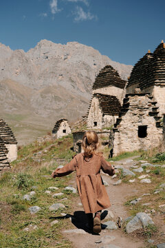 little girl goes to see the tombs of Dargavs